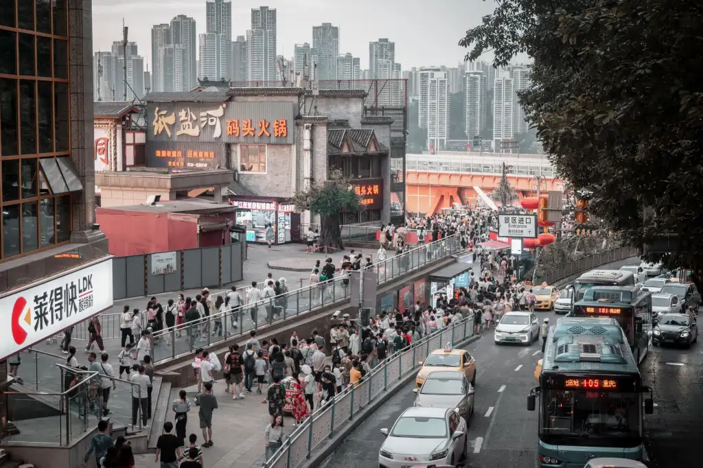 2025年新中式家具行业趋势：红木工艺与实木沙发的设计融合方向