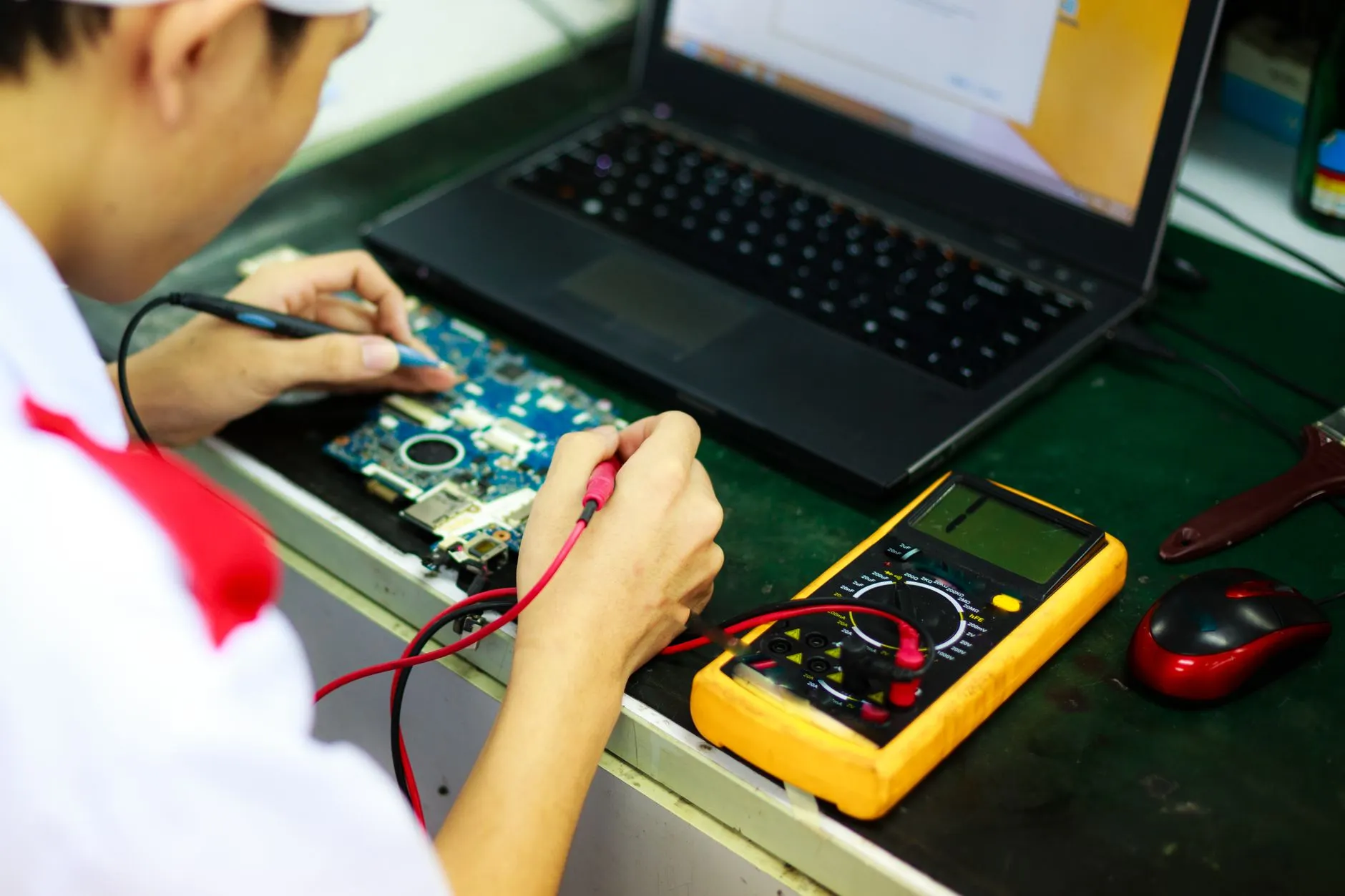 东阳木作工艺在现代新中式实木沙发中的应用解析