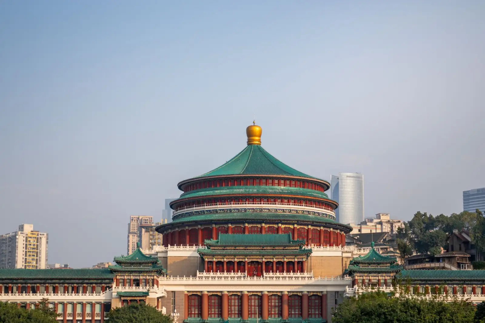 东阳木作工艺融合现代设计：年年红新中式实木沙发技术优势解析