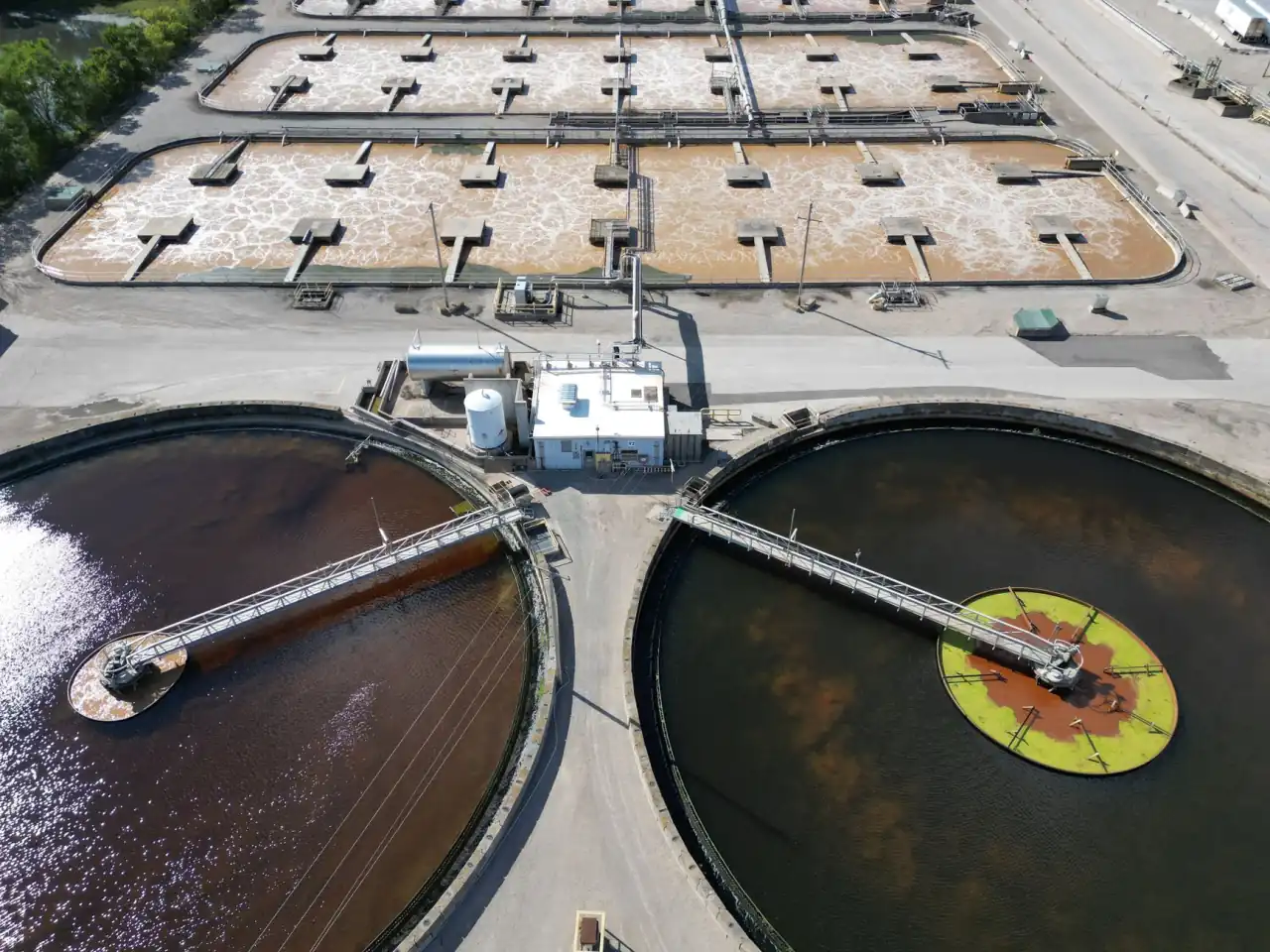 东阳工艺与现代设计：年年红新中式实木沙发技术解析
