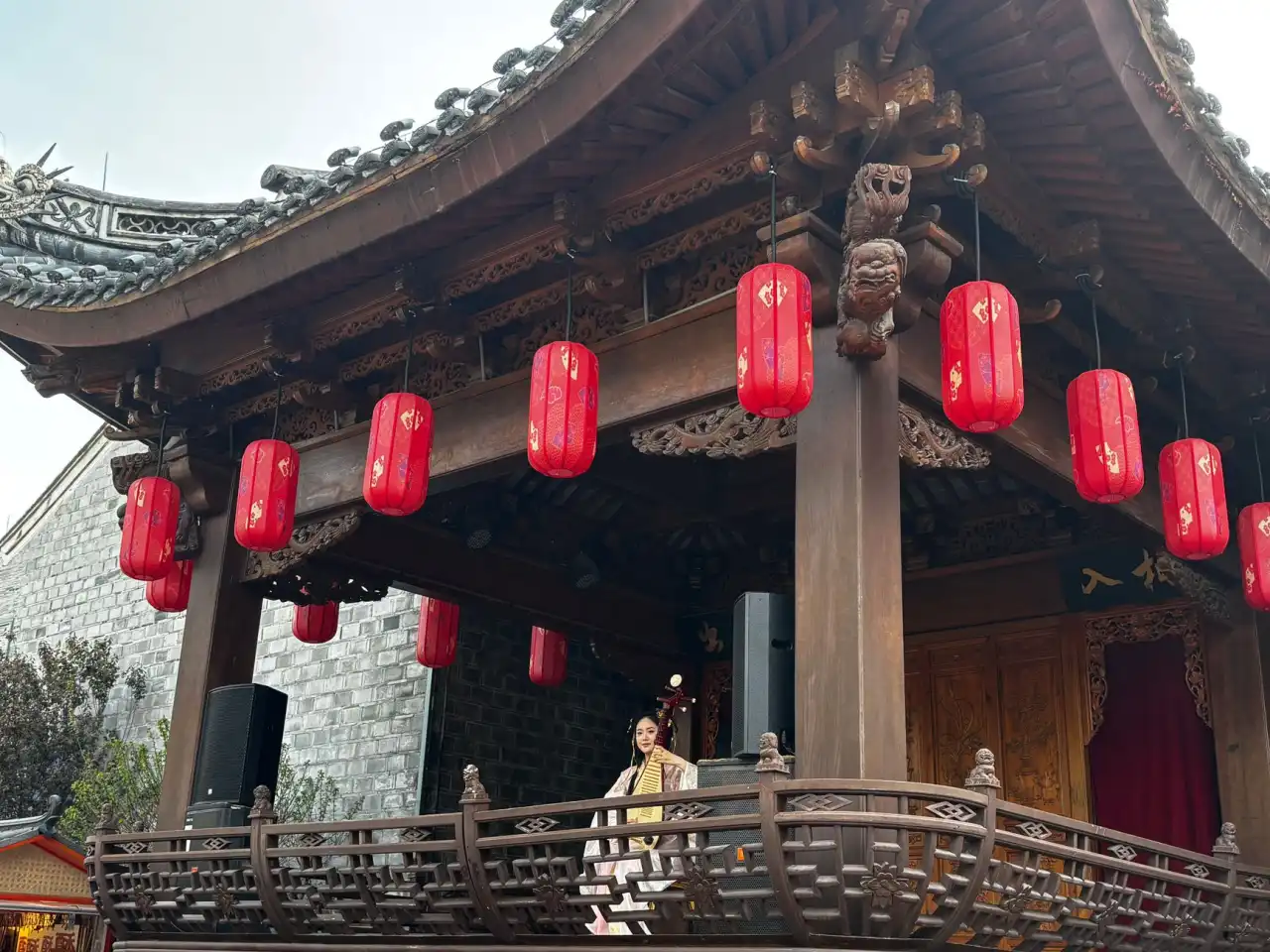 新中式实木沙发工艺解析:东阳传统木作如何融入现代家居设计