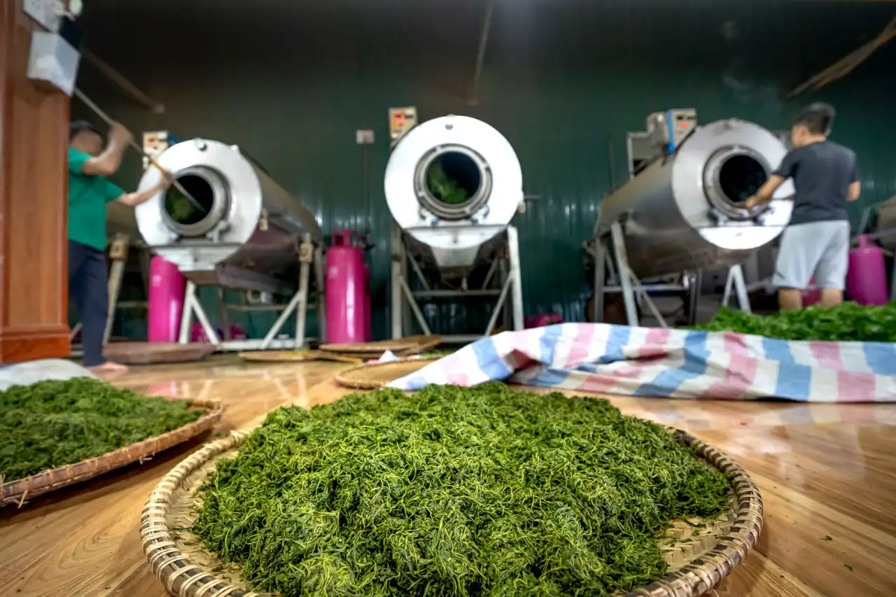龙天红木小镇新中式实木沙发的榫卯工艺传承与现代结构优化