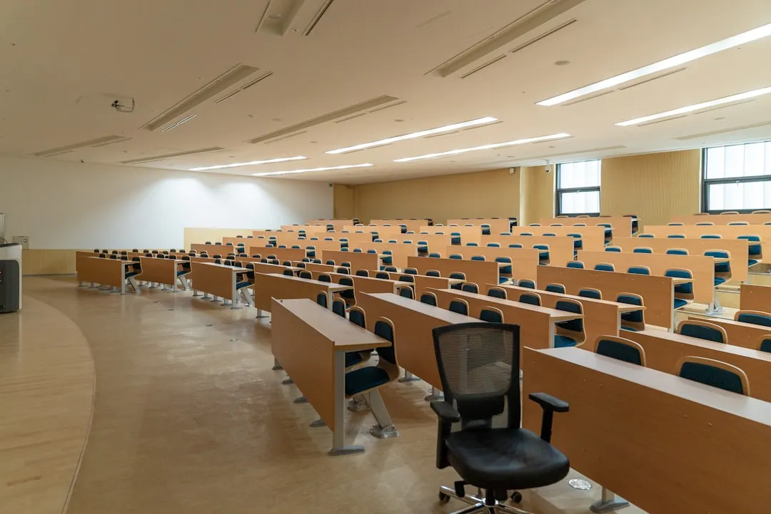 东阳传统木作工艺在现代新中式家具生产中的传承与创新应用