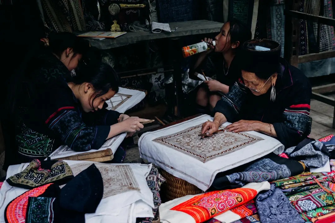 东阳传统木作工艺在现代新中式家具生产中的传承与创新应用