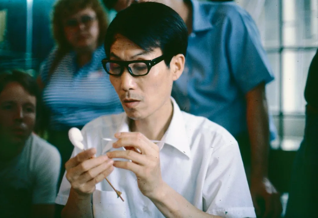 龙天红木小镇实木沙发新中式风格解析与选购要点