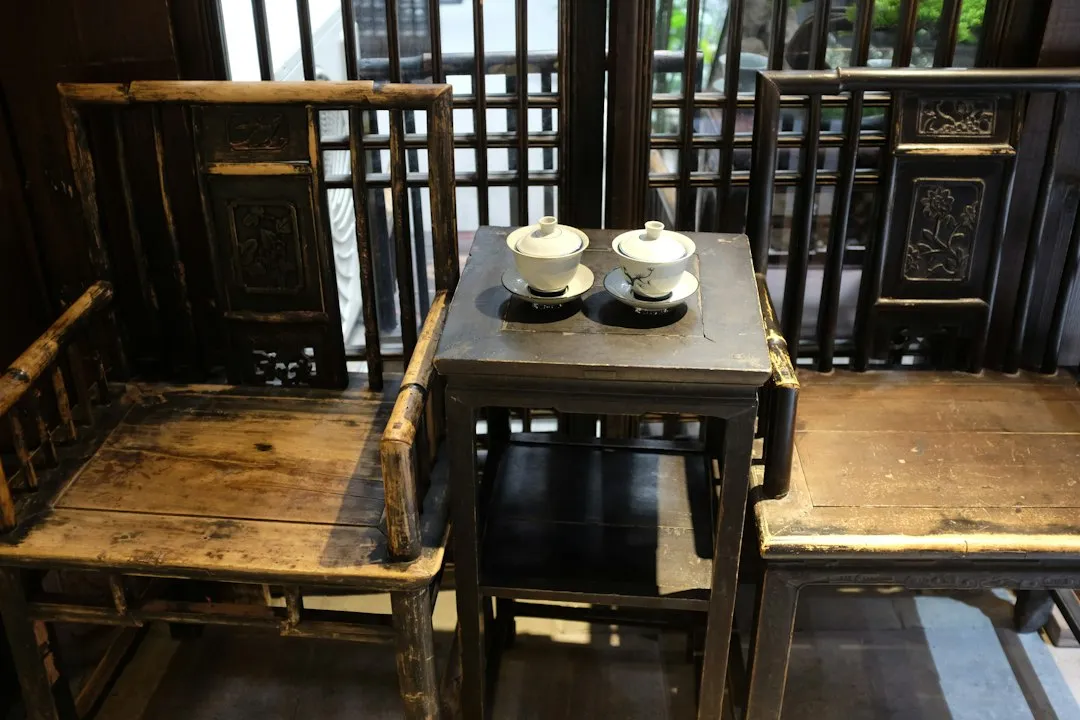 新中式实木沙发如何选？东阳木作工艺与红木家居定制要点解析正文配图 1